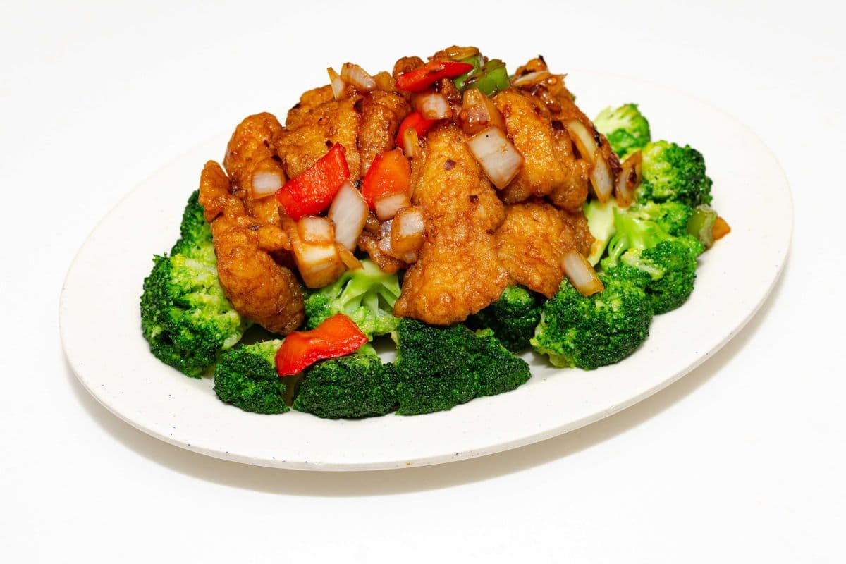 018B Deep-Fried Fish Slices with Broccoli in Spicy Bean Sauce 碧綠川汁炸魚柳
