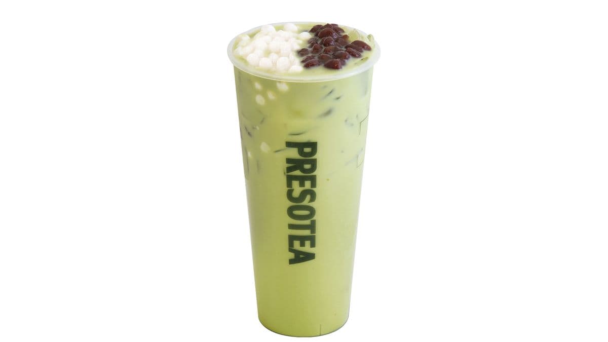 Matcha Milk Tea with Red Bean and White Pearl / Thé au lait Matcha avec fèves rouges et perles de tapioca blanches
