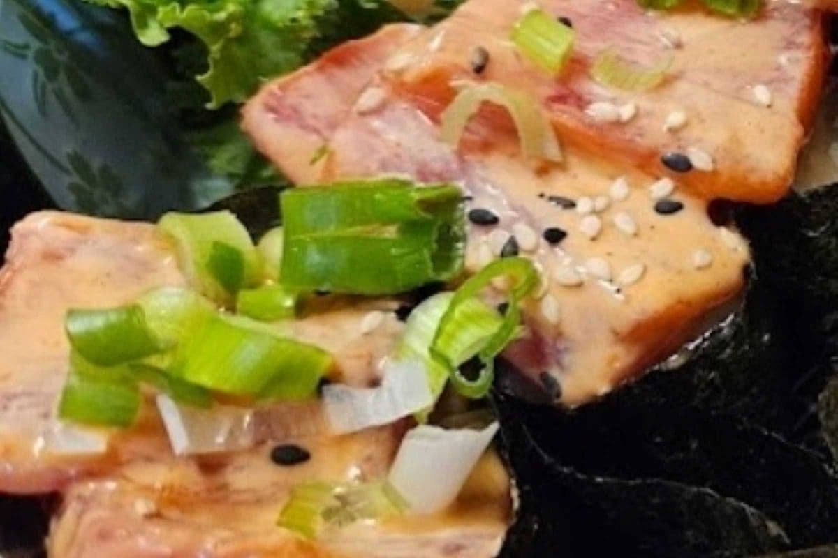 Spicy Tuna Nigiri Sushi (3 pcs)