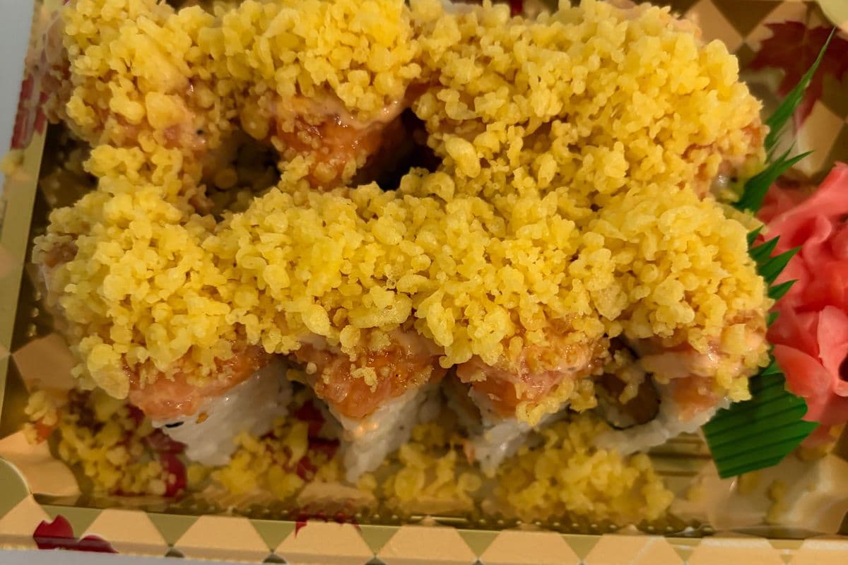 61. Salmon Lover Roll (8pcs)
