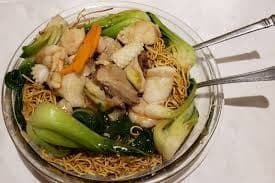 Assorted Meats and Seafood Chow Mein 八珍炒麵