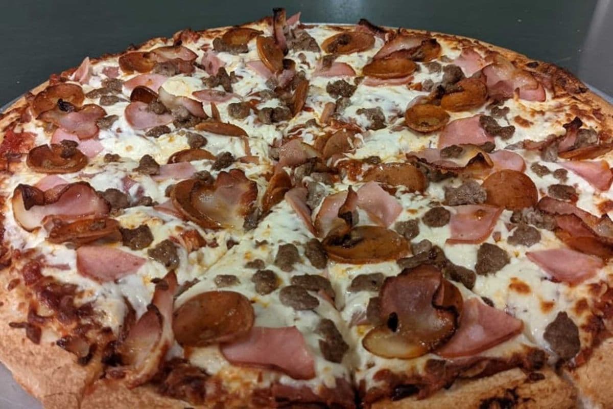 17" Jumbo Meat Lovers Fantasy Pizza