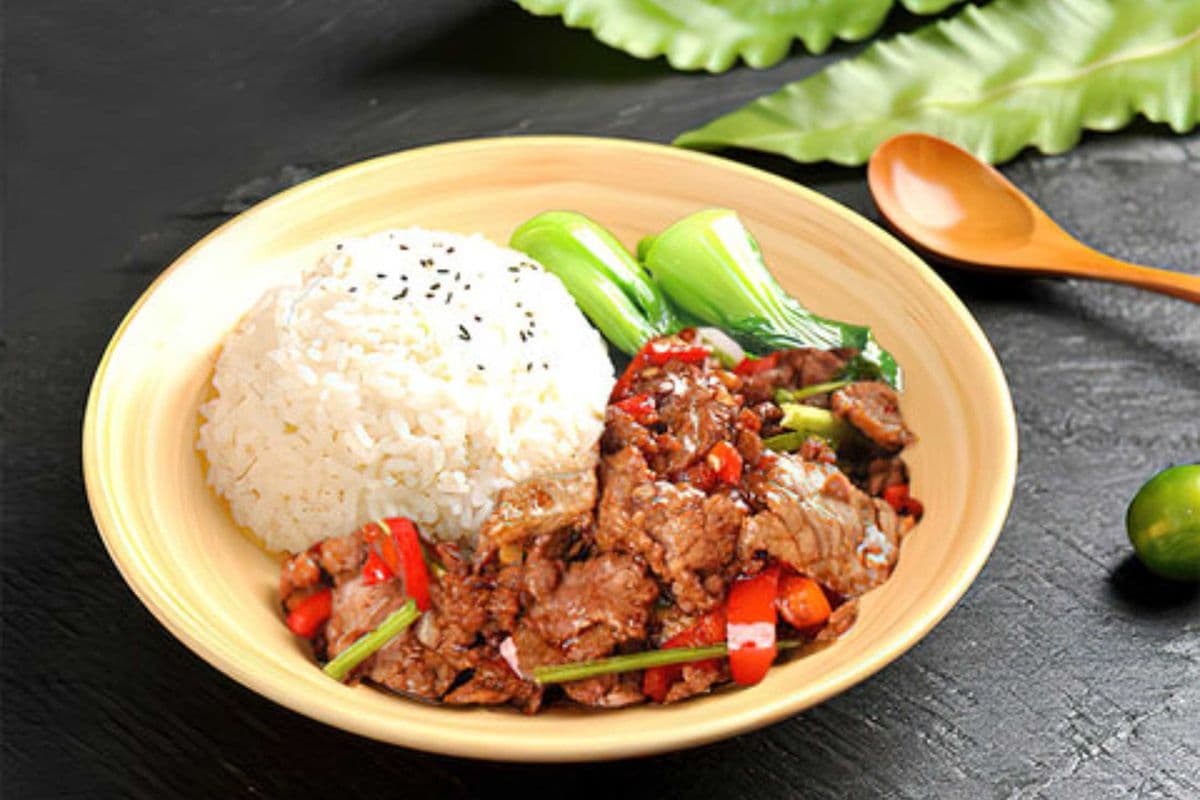 Stir-Fried Yellow Beef with Rice 小炒黄牛肉饭