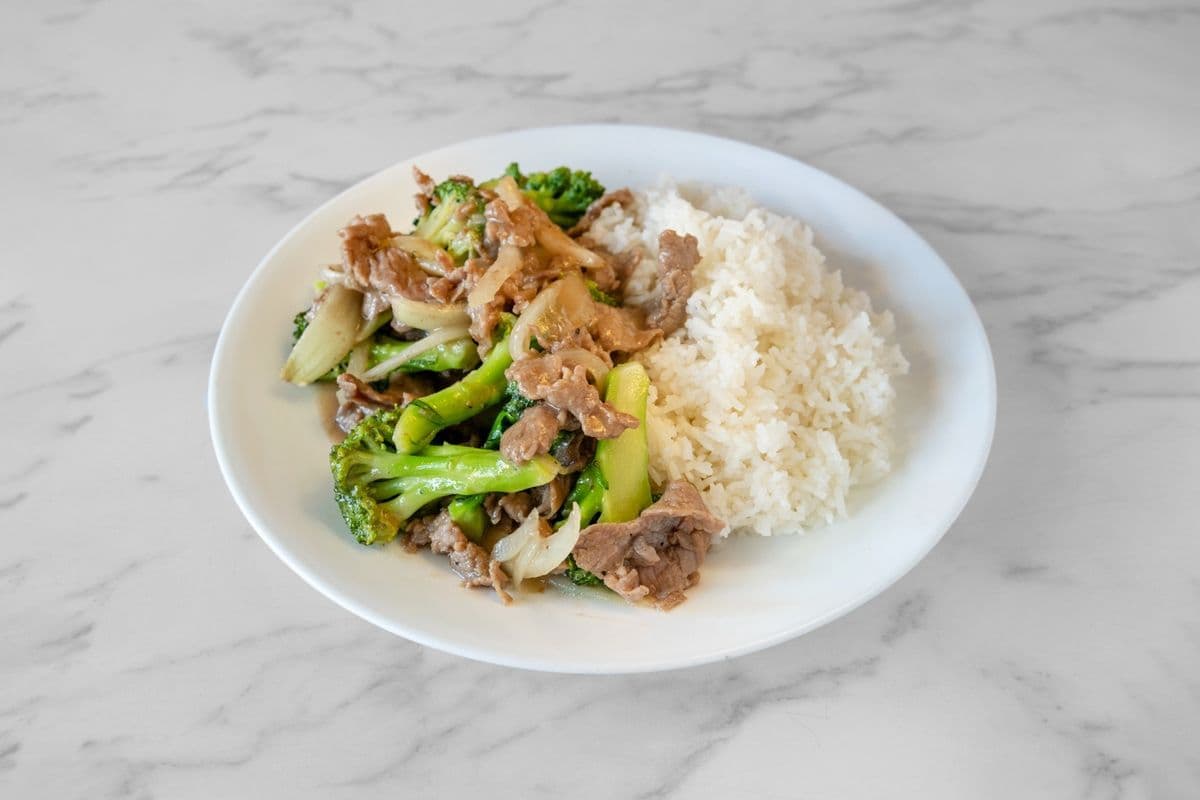Beef and Broccoli with Steamed Rice