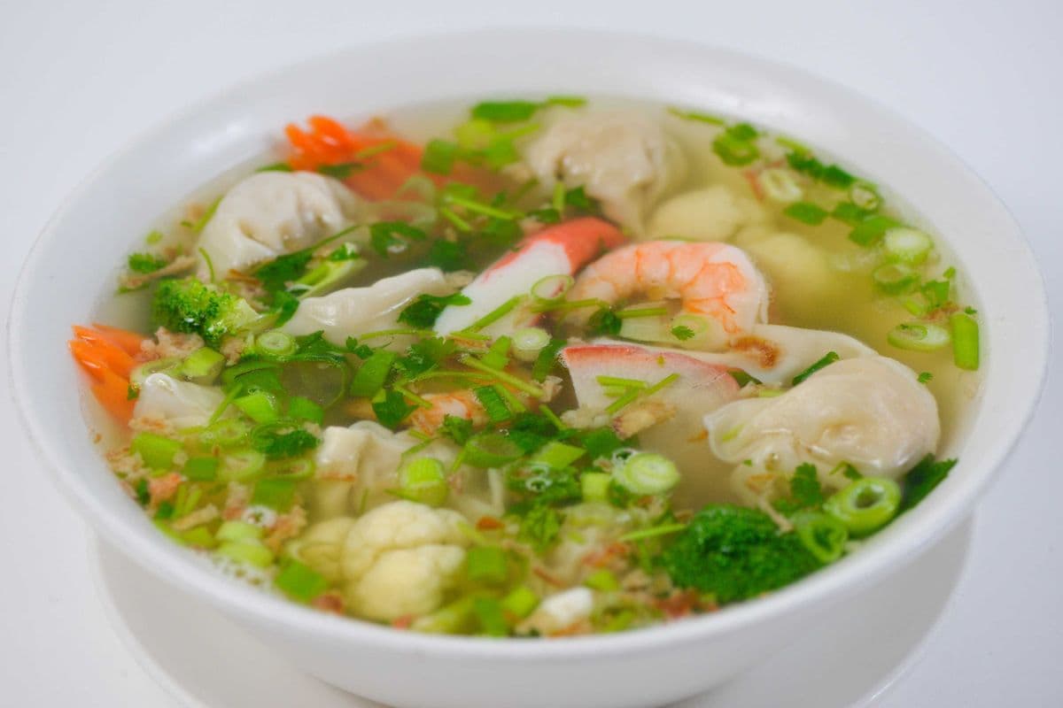 30. Wor Wonton Soup - Hoanh Thanh Rau Cai Do Bien