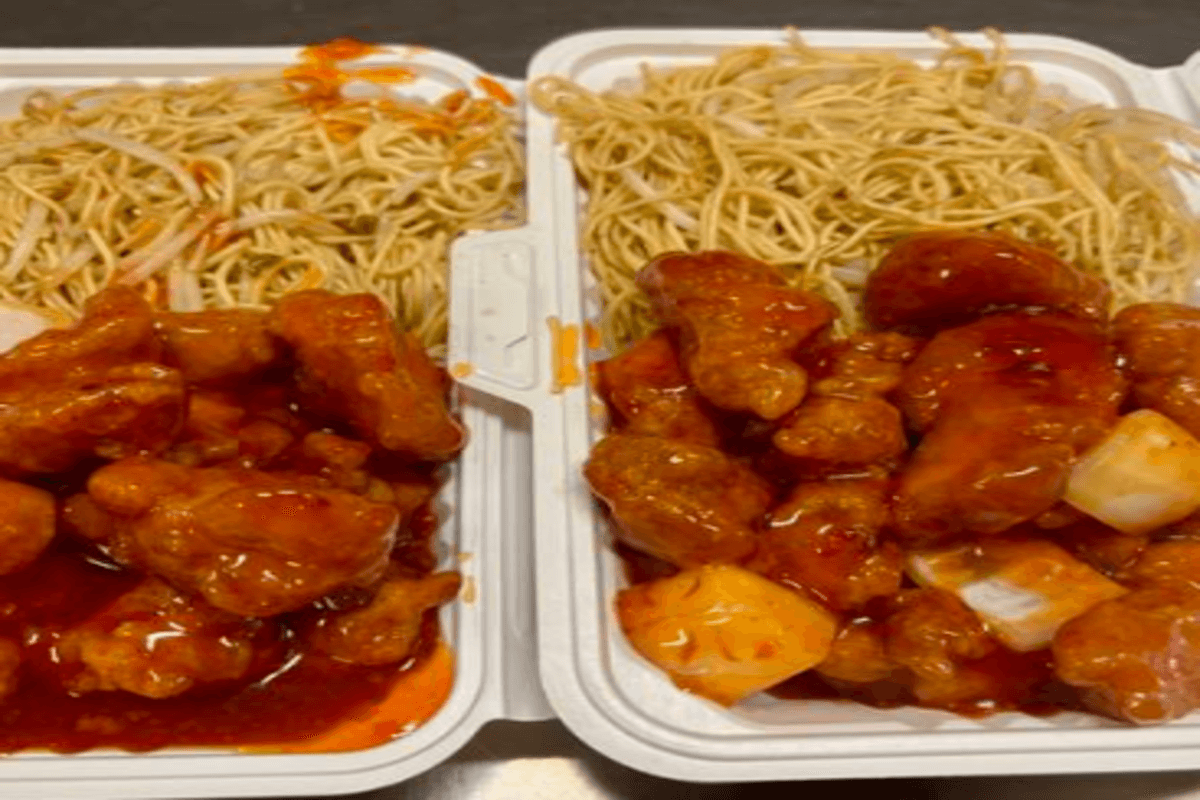 BOGO - Sweet and sour Chicken with noodle ( with spring rolls) 甜酸鸡跟炒面