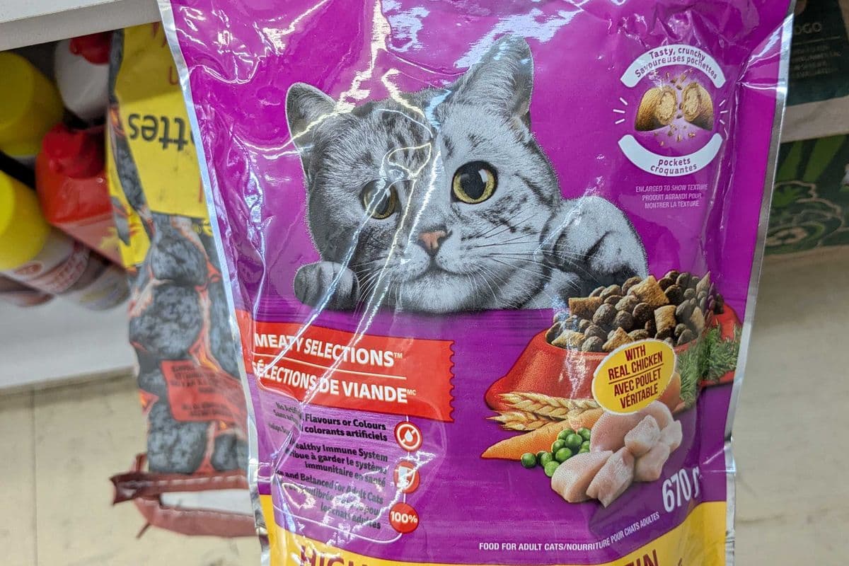 Whiskas meaty selections real chicken cat food (670g)