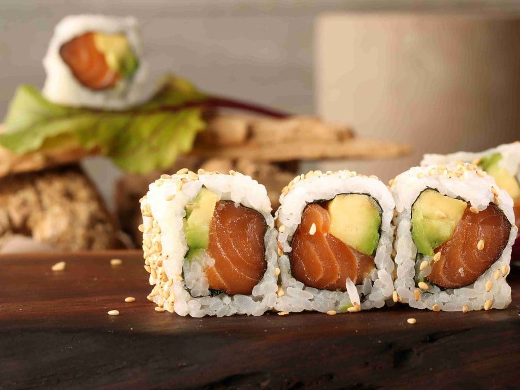 Salmon Avocado Roll [6pc]
