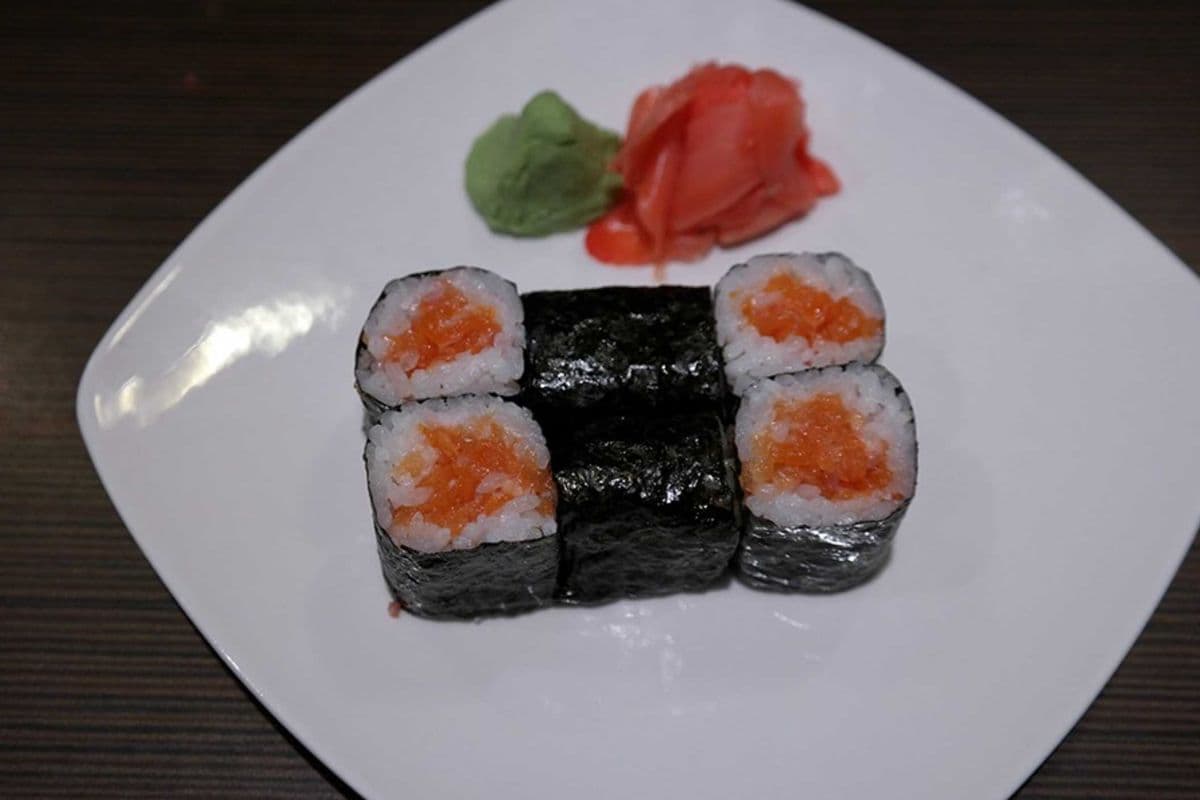 2. Salmon Roll (6 pcs)