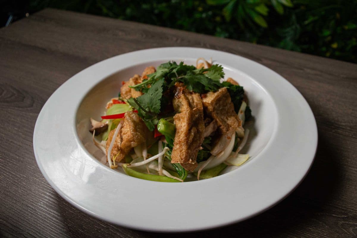 VG6. Stir-Fried Tofu & Vegetable With Vermicelli Or Egg Noodles (Bun Hoac Mi Xao Rau)