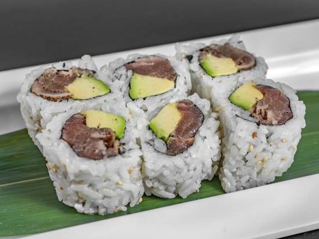 Pepper Tuna Avocado Roll ( 6 Pieces)