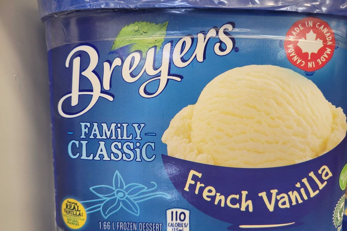 Breyers classic french vanilla 1.66 L