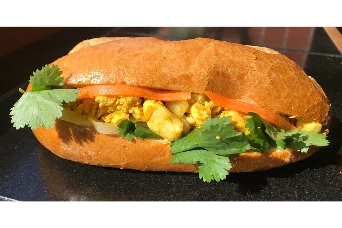 Banh mi poulet basilic (10") / Banh Mi Chicken basil (10")