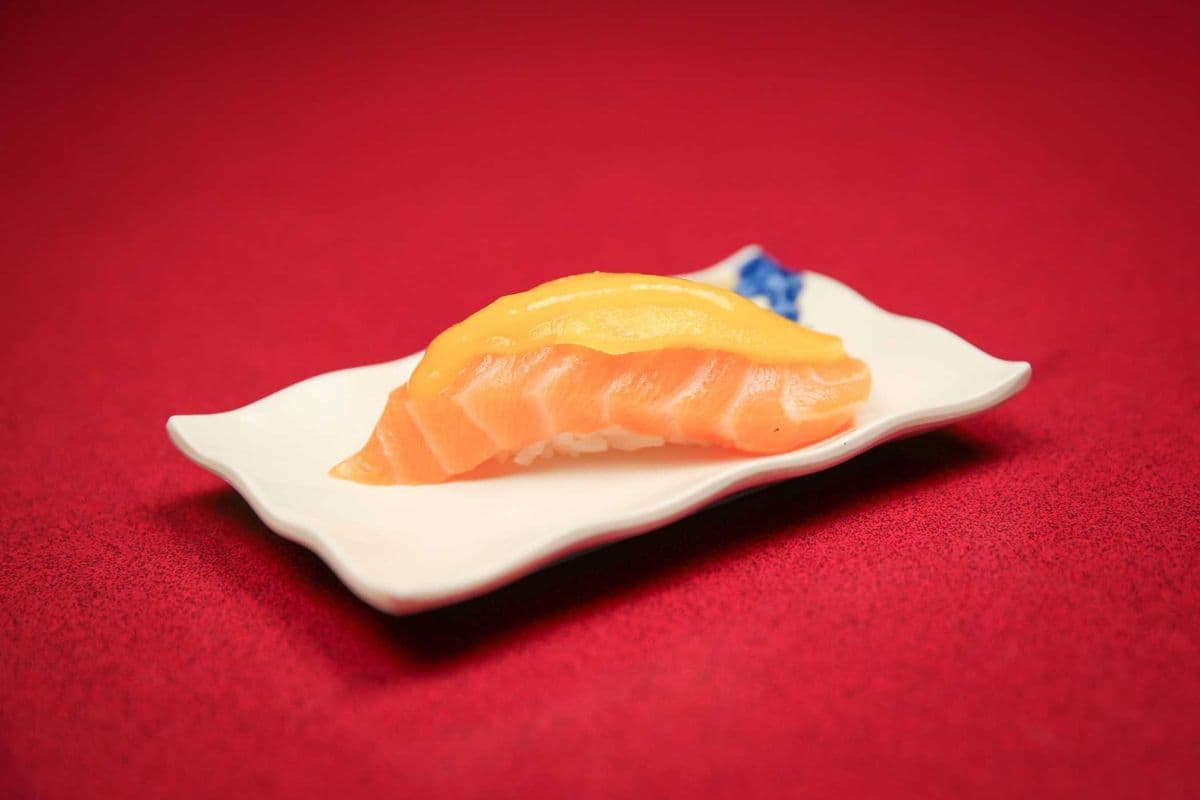 19. Salmon Mango Sashimi (1 pc)