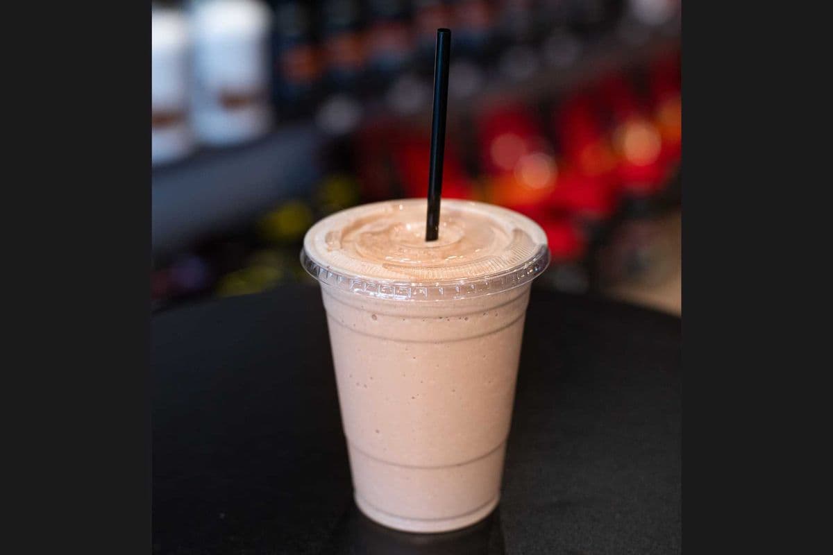 Chocolate Peanut Butter Banana Smoothie (380 Cal)