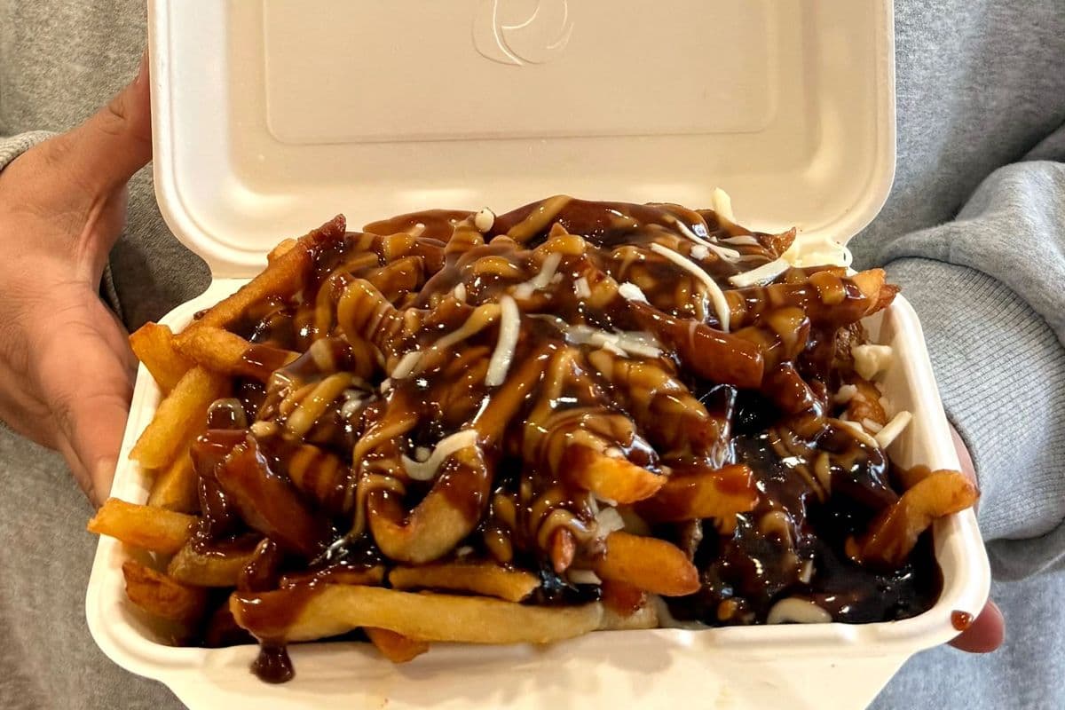 Large Poutine