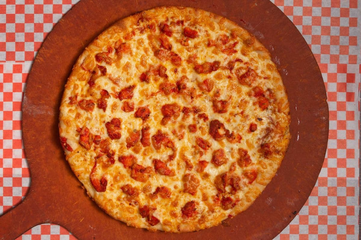 16" Extra-Large Butter Chicken Pizza with Mozzarella Cheese