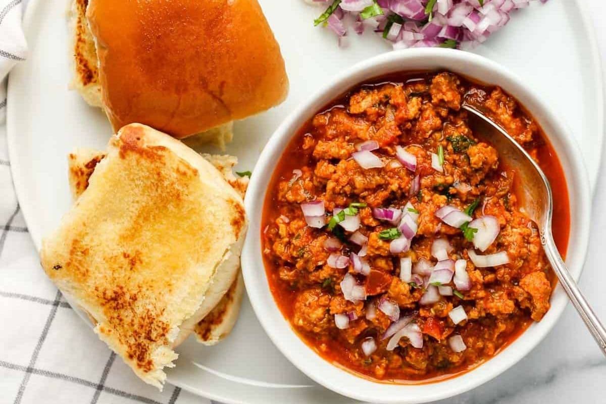 Lamb Keema pav w/free pop soda