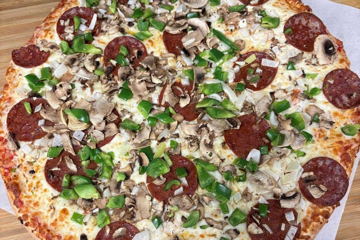 Large Deluxe Pizza