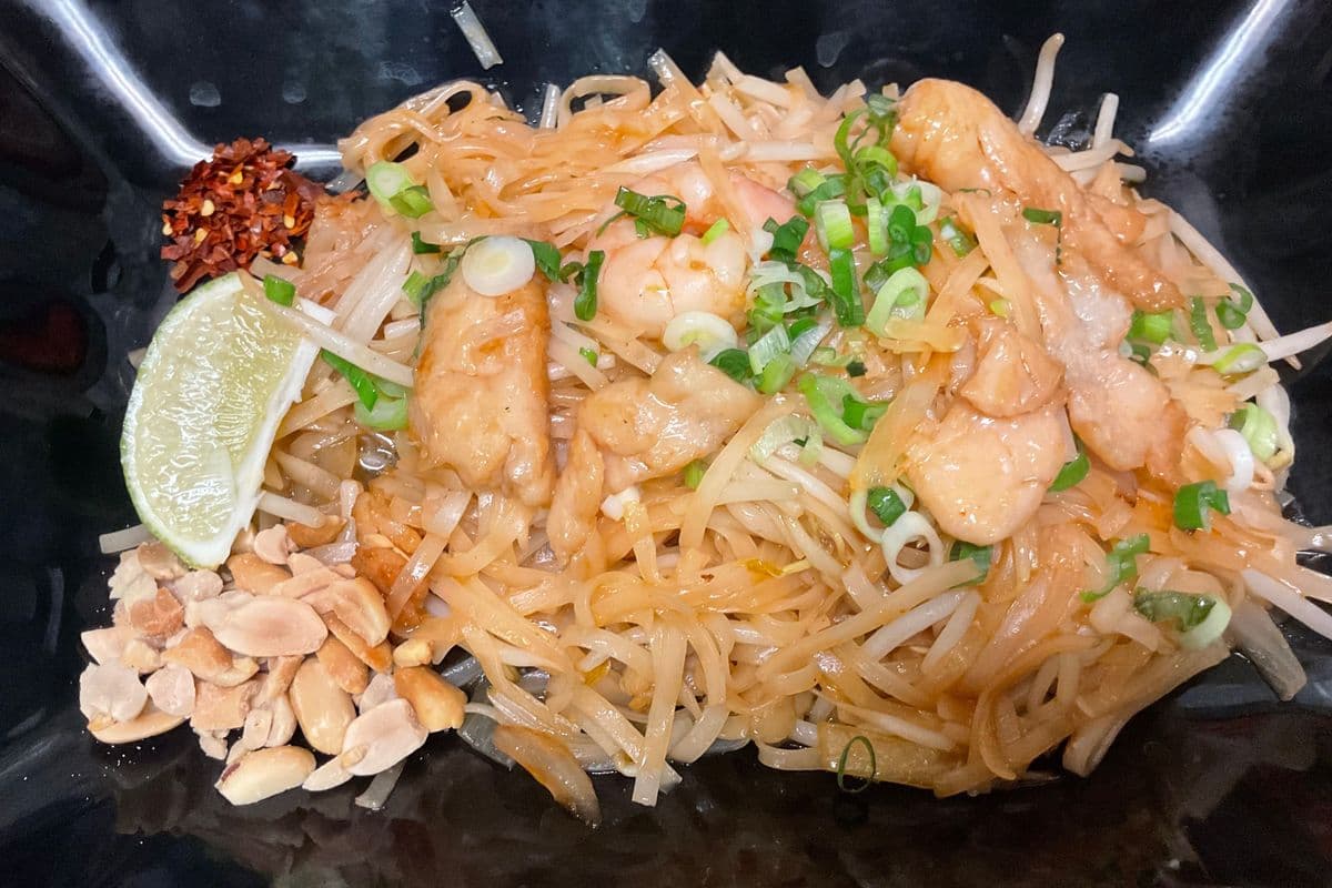 32. House Special stir-Fried Rice Noodles