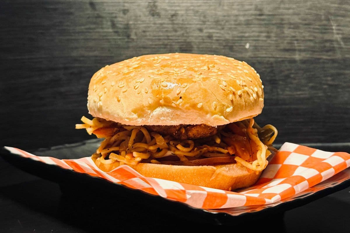 Noodles Burger