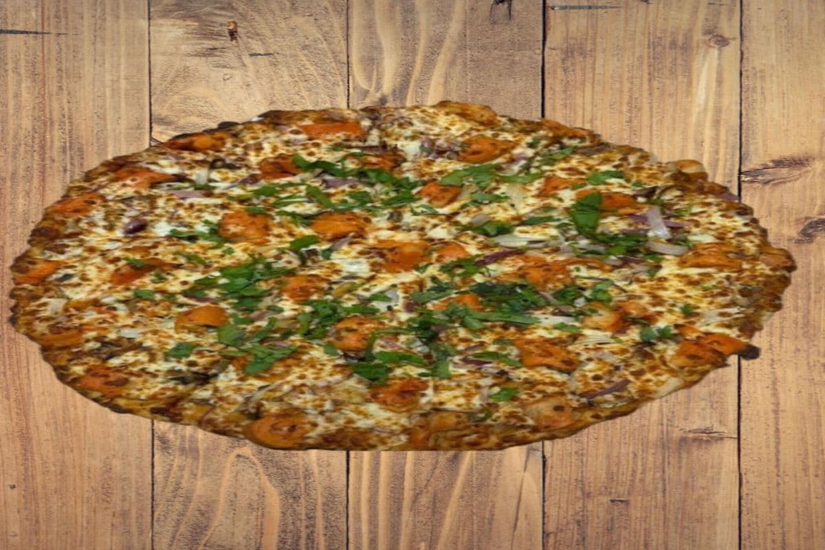 Tandoori Chaap Pizza - Everyday Special (5 Toppings, 1 Dip, 1 Pop)