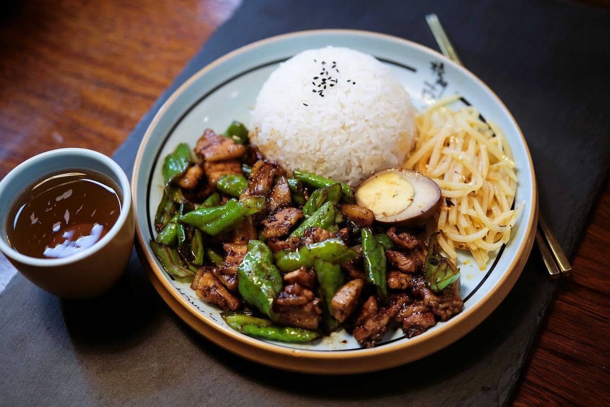 401. 招牌小炒肉 Stir-fried Pork with Green Pepper Bento Box