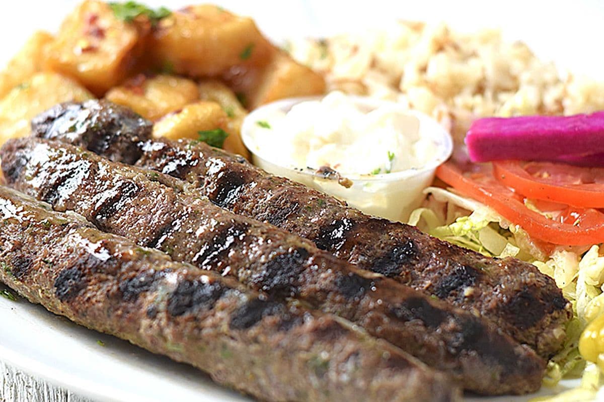 Assiette 2 Kafta Kebabs / 2 Kafta Kebabs Platter