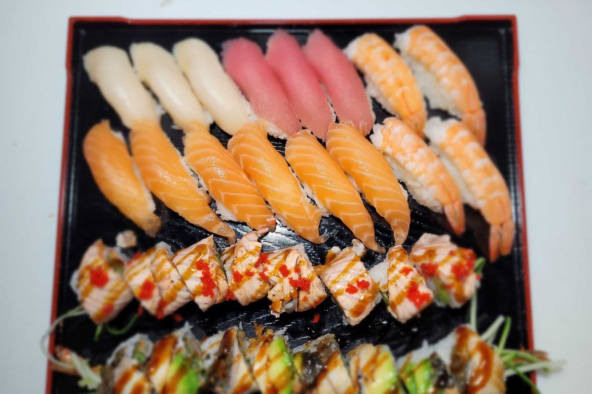 A5 Maki and Nigiri Tray (32 pcs)