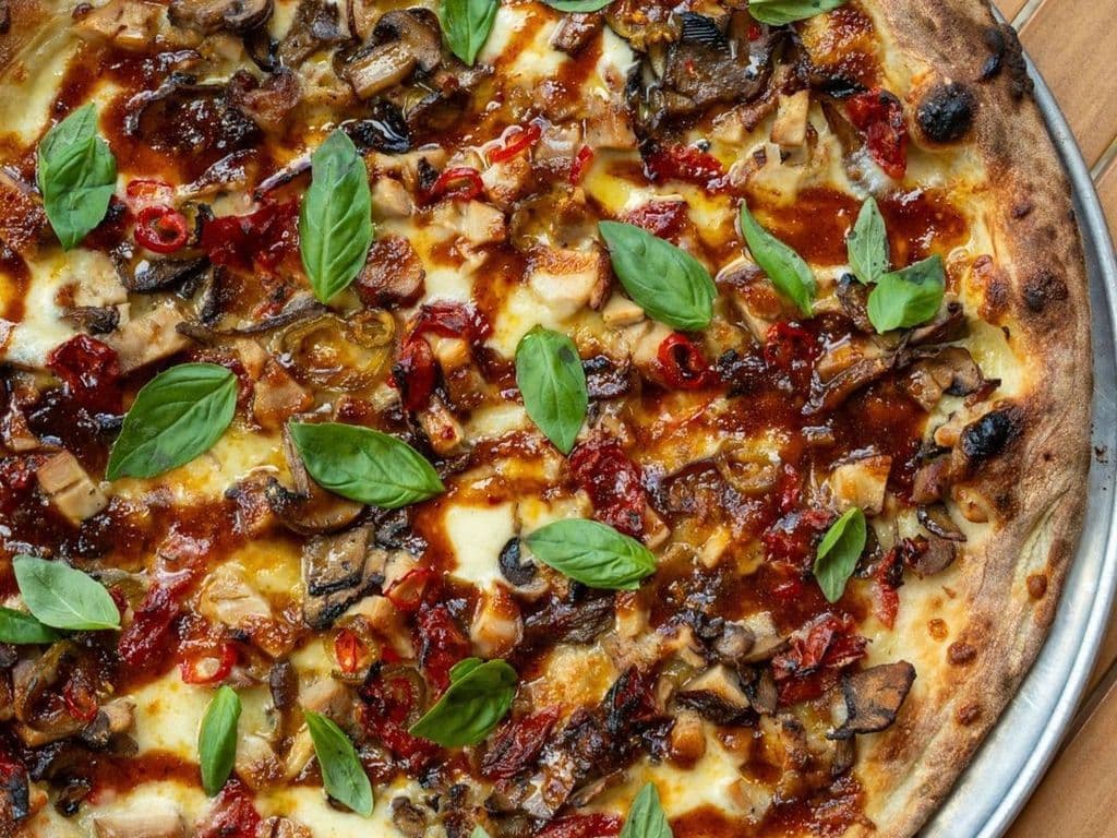 FEATURE PIZZA