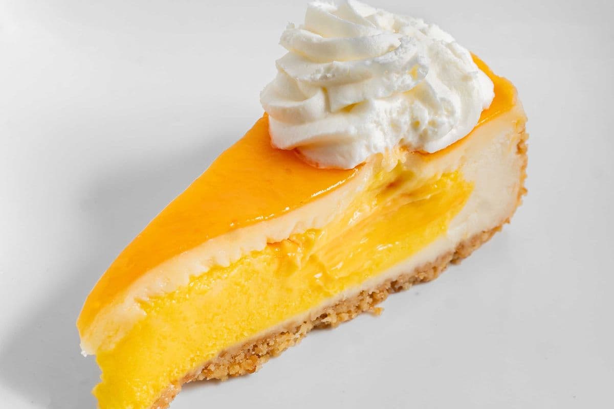 Flavored cheesecake slice