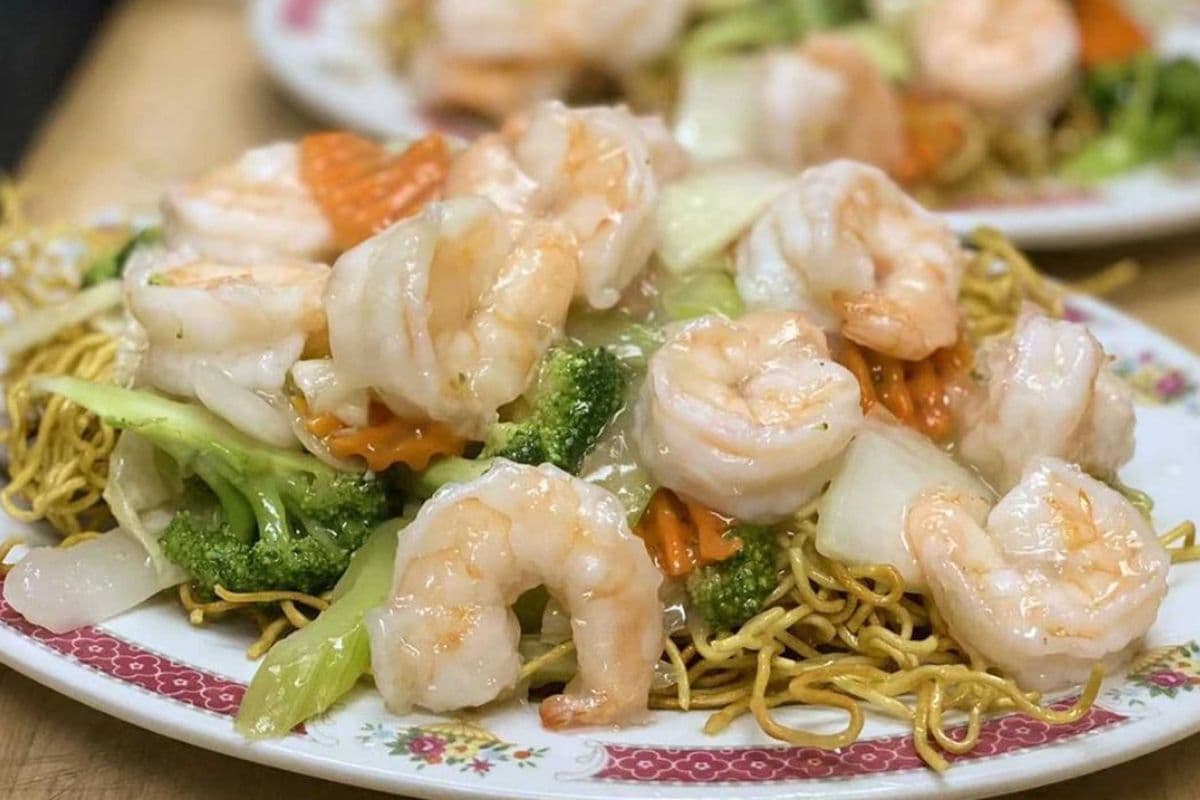 67. Shrimp Chow Mein (12 pcs)