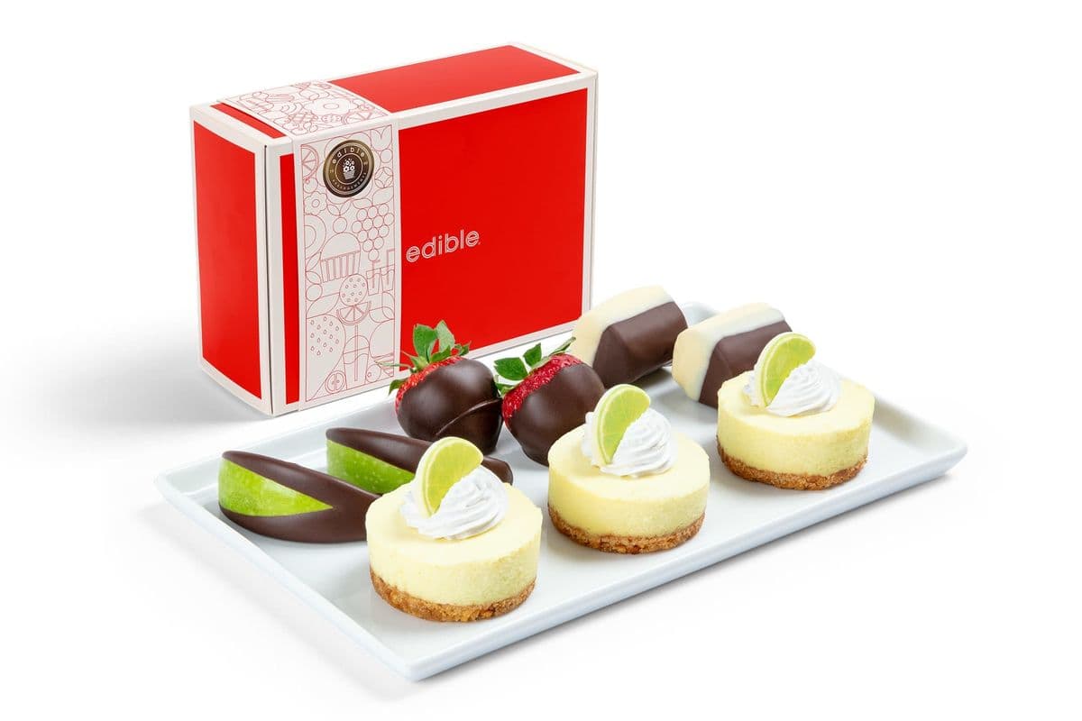 Boîte cheesecake Key Lime et fruits enrobés de chocolat / Key Lime Cheesecake & Chocolate Dipped Fruit Box