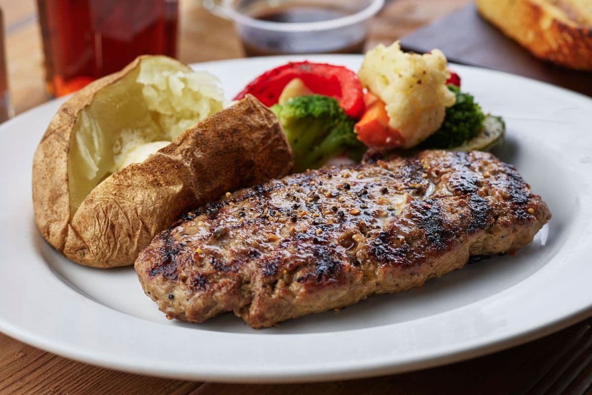 House-Made Chopped Steak (8 oz)