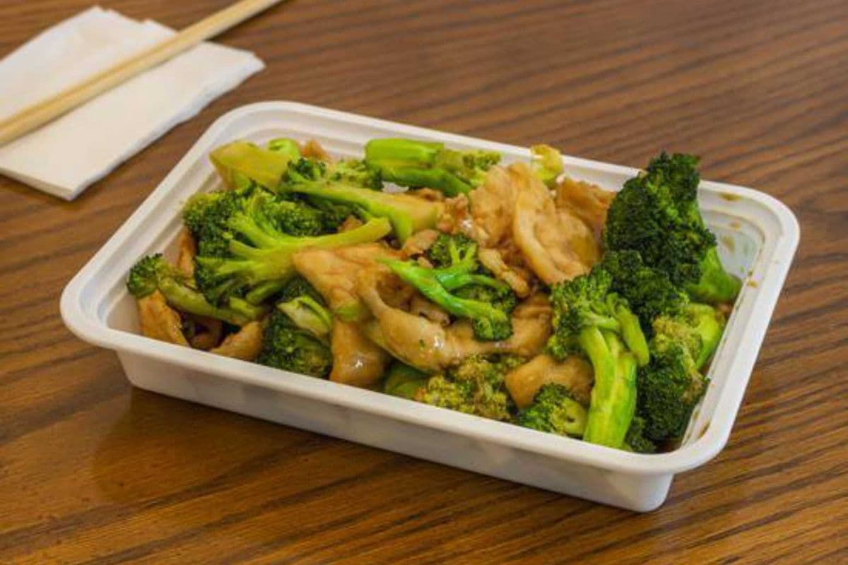 Chicken & Broccoli with Rice 西兰花鸡肉炒饭/炒面
