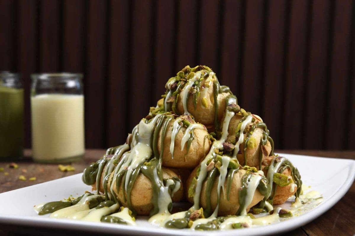 Pistachio Eclair