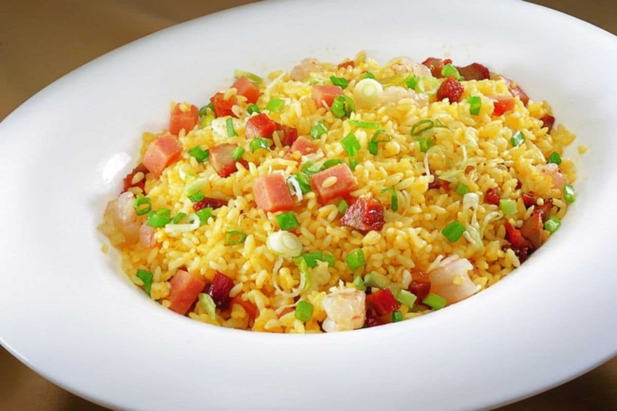 55. Fried Rice with Beef, Chicken, BBQ Pork, or Mushrooms 牛肉/鸡肉/叉烧/蘑菇炒饭