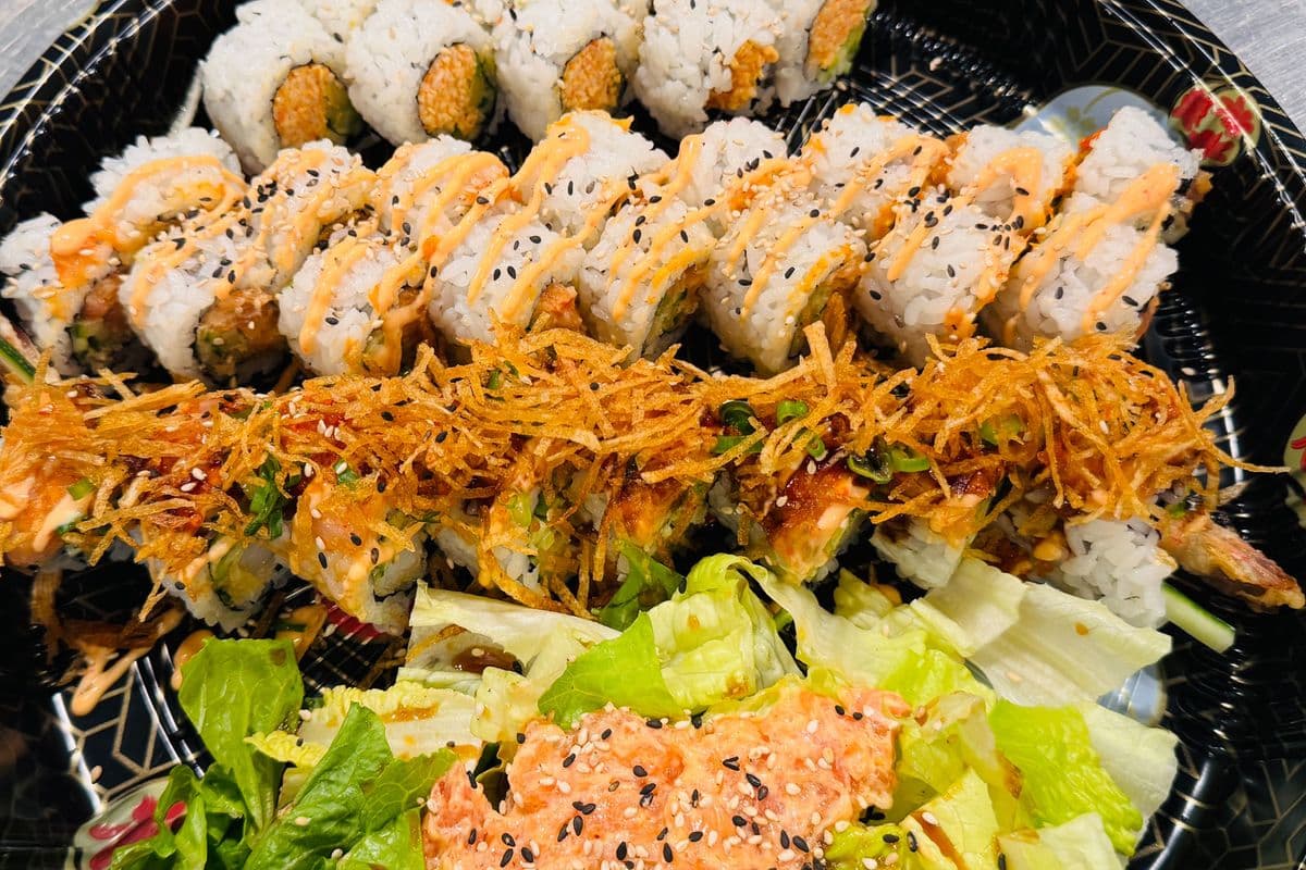 Honoo boat (32 pcs) With Salad