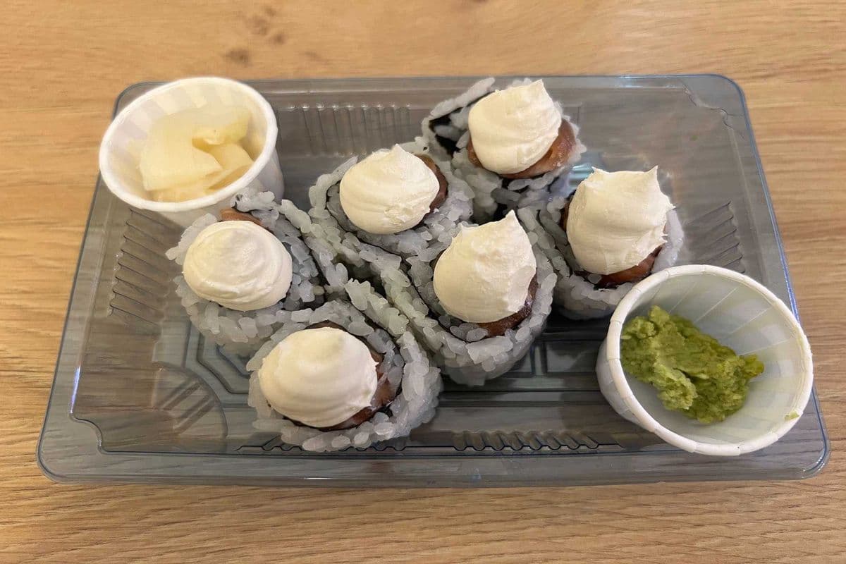 Salmon Cream Cheese Roll (6 pcs)