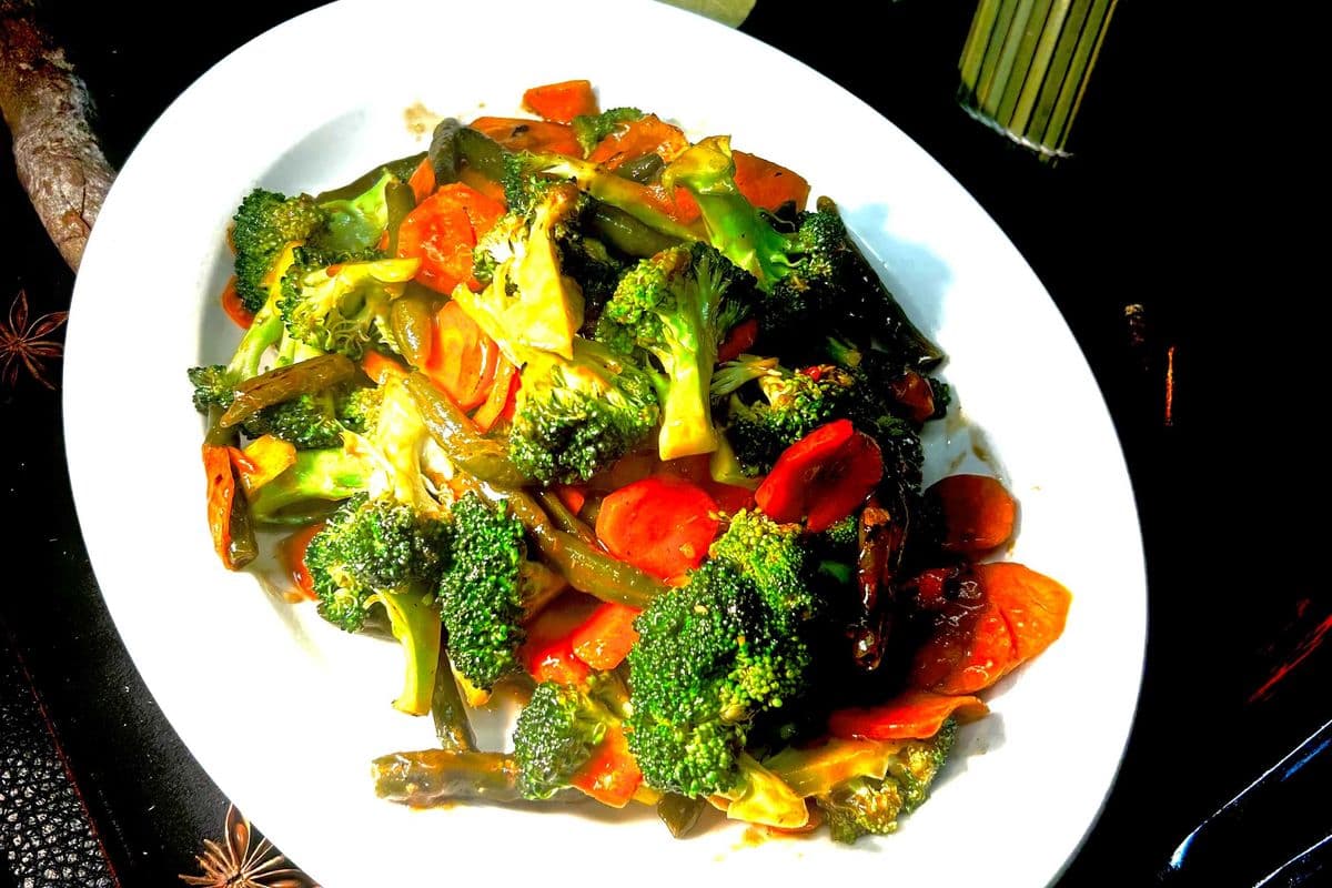 83. Stir-Fried Garlic with Broccoli and Green Bean