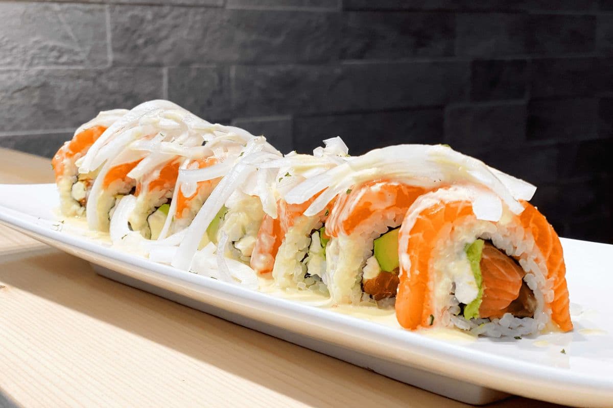 Salmon Lover Roll (8pcs)