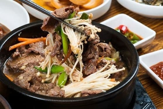 24. Bulgogi en pierre chaude / Hot Pot Bulgogi