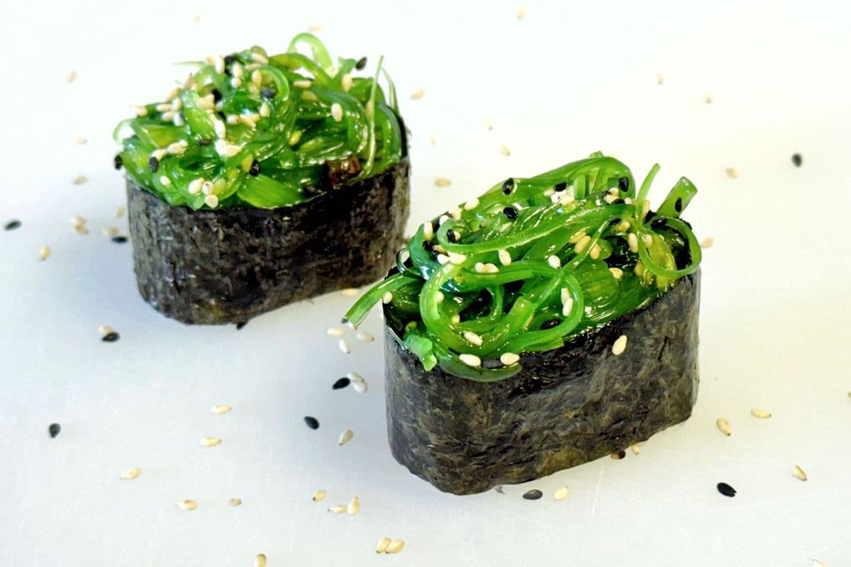 Seaweed salad Gunkan