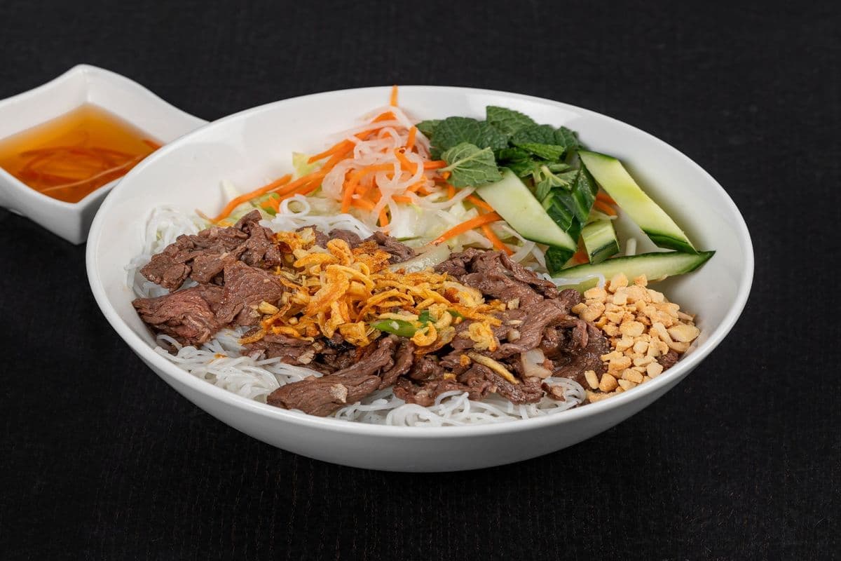 B6. Stir-Fried Beef with Vermicelli / Bún Bò Xào