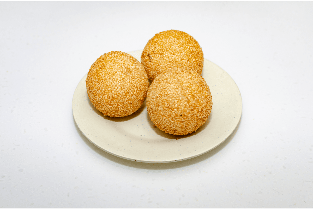 Deep-Fried Sesame Seed Balls with Red Bean Paste 芝麻紅豆煎堆