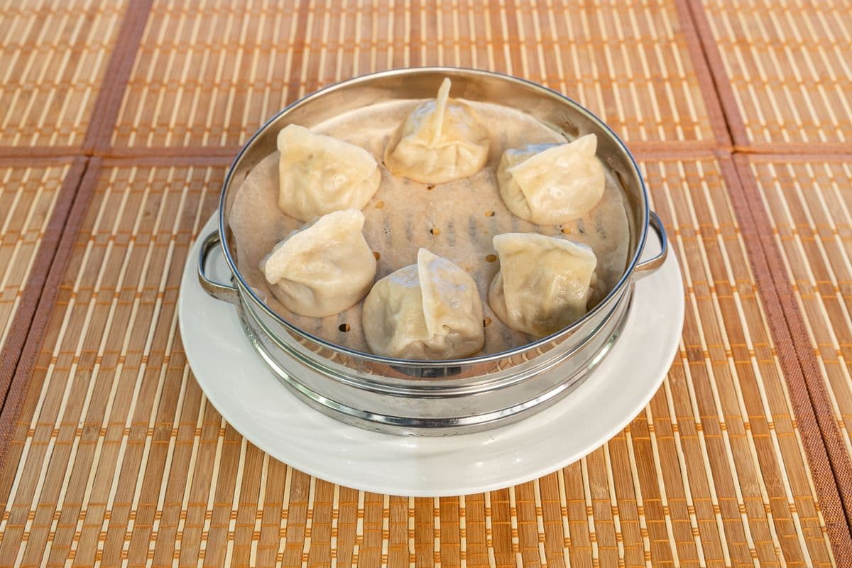 D03. Steamed lamb or chicken and Onion Dumplings (6 pcs) 西域薄皮包子（6个）