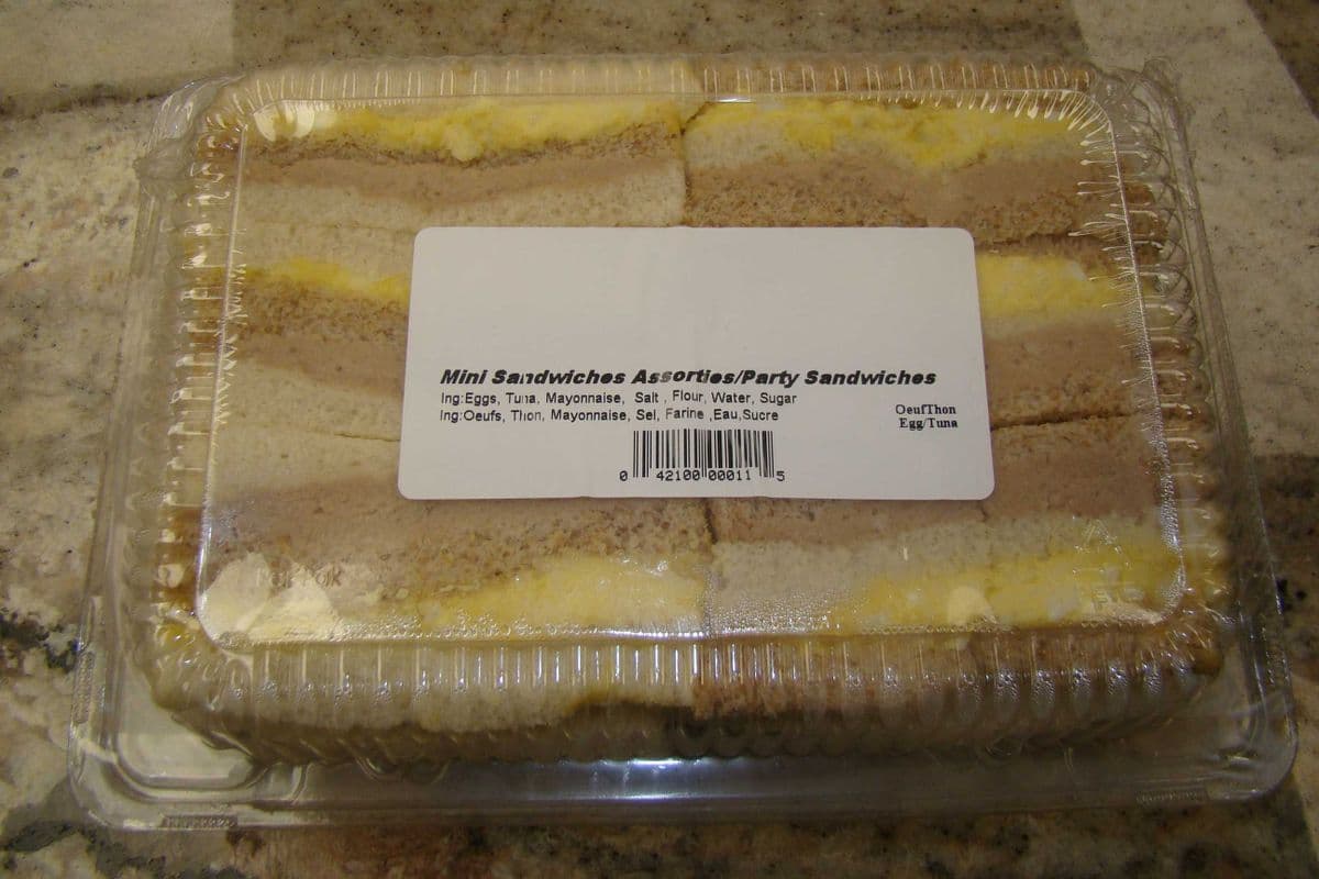 Mini Sandwiches Assorties (Thon & Oeuf) / Party Sandwiches (Tuna & Egg)