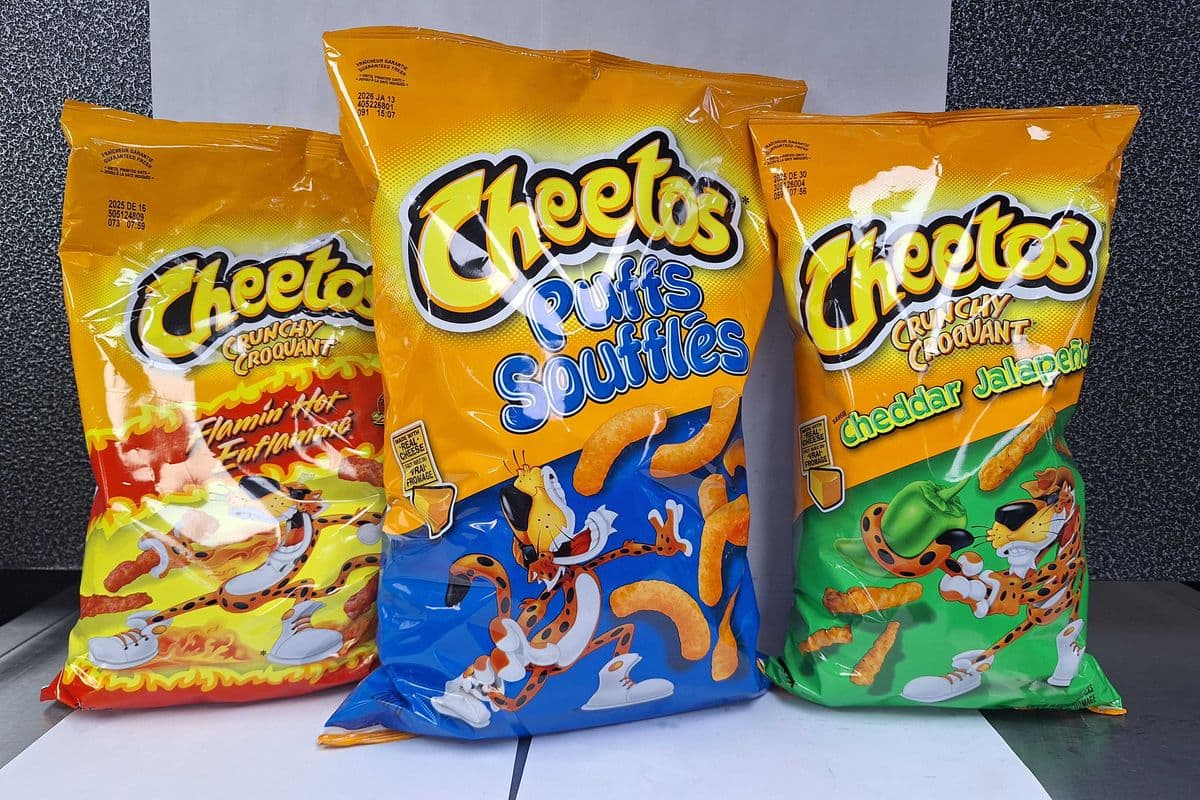 Cheetos (260 g - 285 g) - $ 5.76