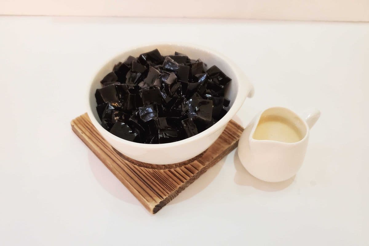Grass Jelly with Condensed Milk (Cold)