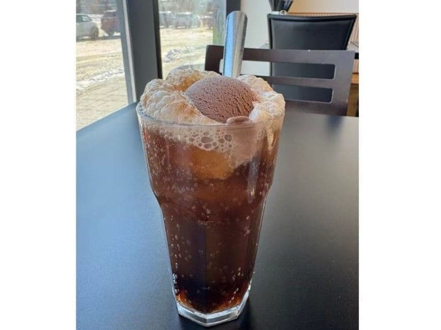 DC27 Cola avec glace au chocolat 黑马王子
